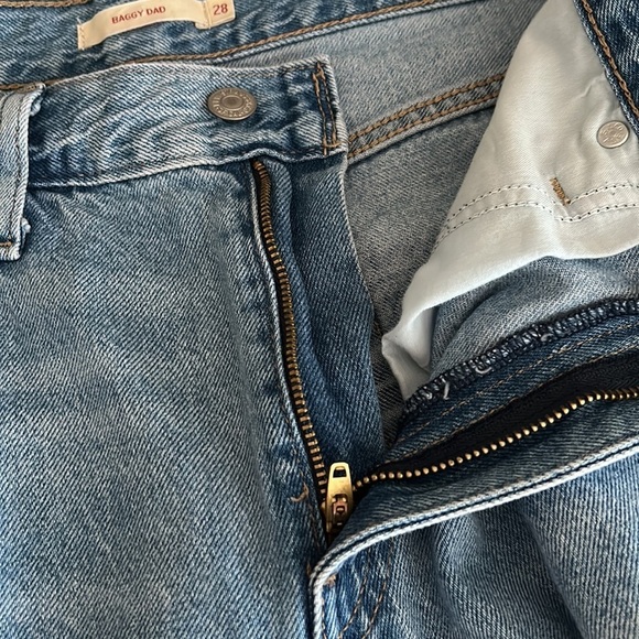 Levi’s Premium Baggy Dad Jeans In The Middle Medium Wash Size 28 - Picture 8 of 13